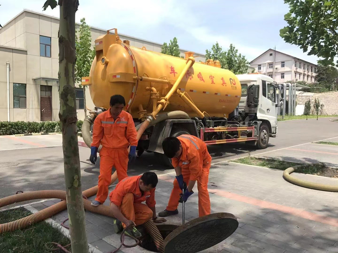 丽江化粪池清理与5-8吨吸粪车施工效率分析